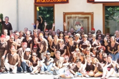 marrocs-en-la-porta-de-l_ajuntament